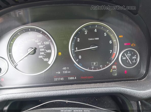 5UXWZ7C57H0V86092 2017 BMW X3 White Vista de los asientos traseros