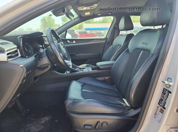 5XXG64J28RG253003 2024 KIA K5 Gray Вид салону спереду