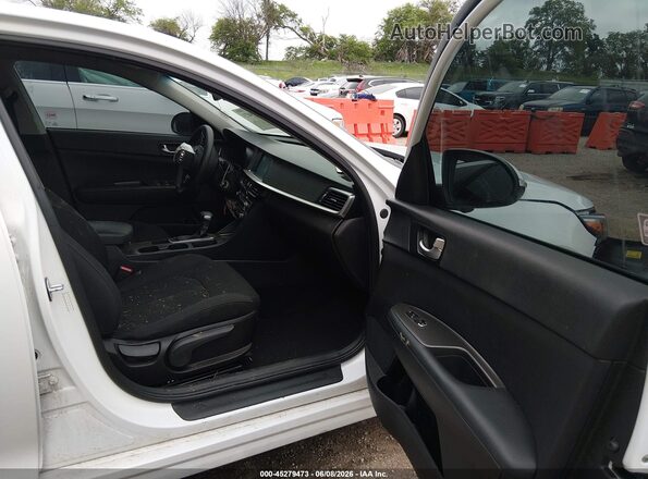 5XXGT4L38LG388780 2020 KIA OPTIMA White Front interior view