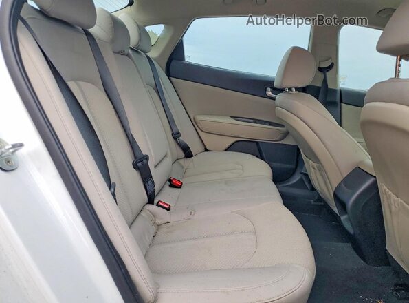 5XXGT4L39GG081026 2016 KIA OPTIMA White Rear seats view