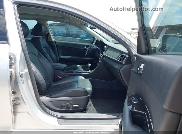 5XXGU4L31GG032772 2016 KIA OPTIMA Silver Front interior view