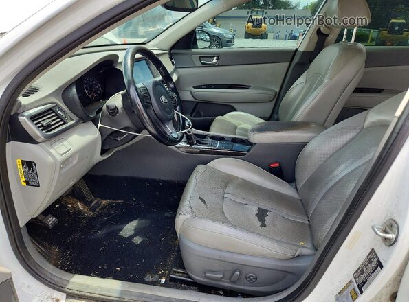 5XXGU4L37GG057675 2016 KIA OPTIMA White Front interior view