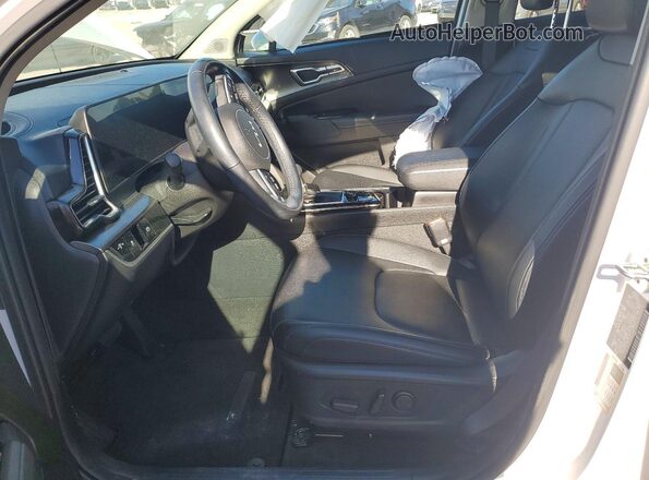 5XYK33AF0PG133656 2023 KIA SPORTAGE White Widok wnętrza z przodu