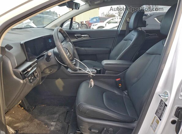 5XYK33DF3TG338135 2026 KIA SPORTAGE Белый Вид салона спереди