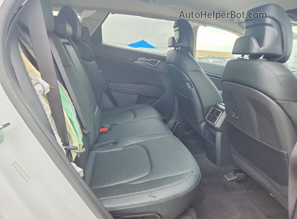 5XYK33DF3TG345540 2026 KIA SPORTAGE White Սալոնի հետևի տեսք