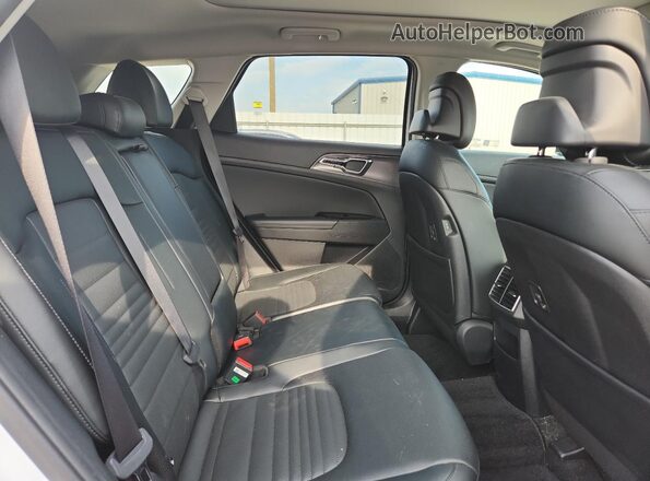 5XYK53DF0RG177648 2024 KIA SPORTAGE White Vista interior trasera