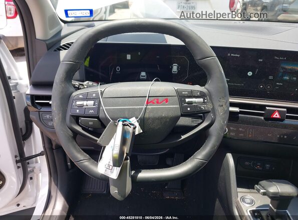 5XYK53DF2TG417354 2026 KIA SPORTAGE White Dashboard view