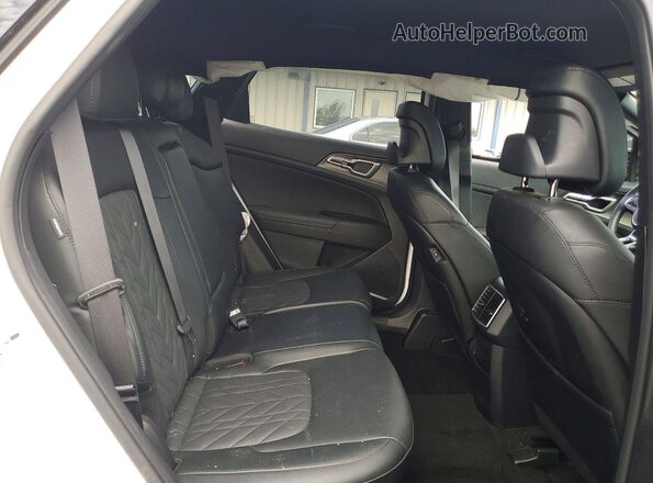 5XYK6CDF6SG274436 2025 KIA SPORTAGE White Вид задньої частини салону