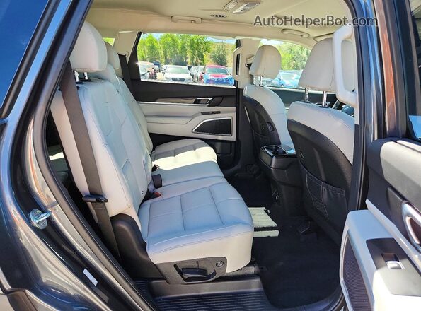 5XYP34HC5NG239654 2022 KIA TELLURIDE Gray Widok wnętrza z tyłu