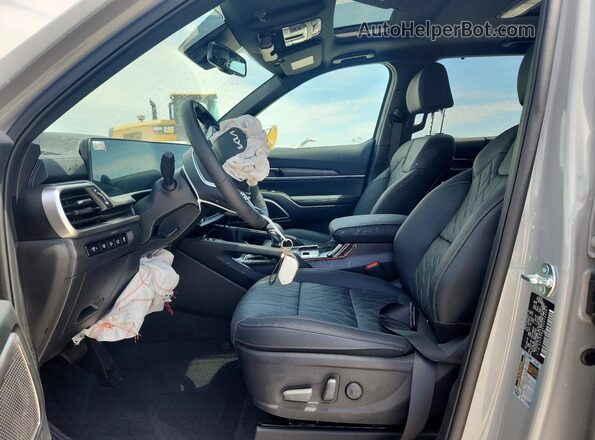 5XYP3DGC3SG733007 2025 KIA TELLURIDE Silver Вид салону спереду