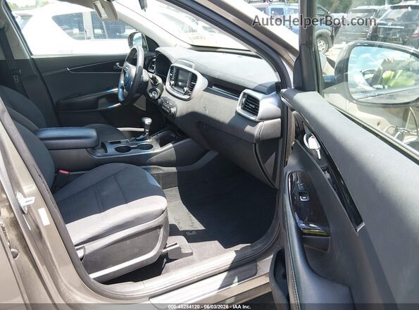 5XYPG4A39KG546626 2019 KIA SORENTO Gray Vista interior delantera