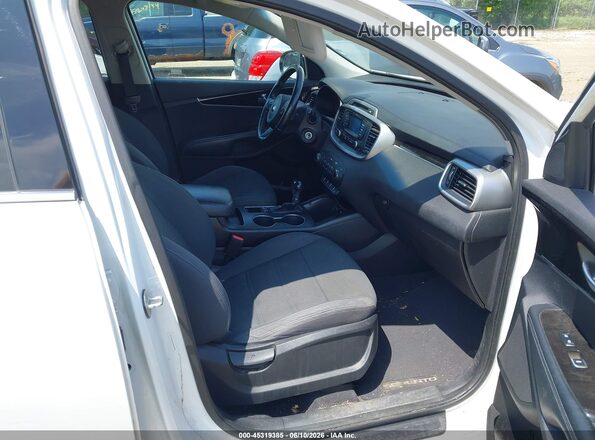 5XYPGDA31GG044099 2016 KIA SORENTO White Front interior view