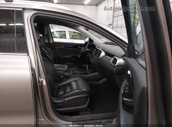 5XYPGDA34HG284880 2017 KIA SORENTO Серый Вид салона спереди