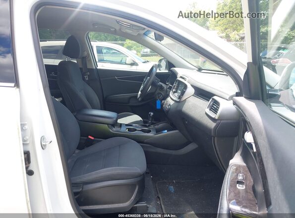 5XYPGDA34JG392244 2018 KIA SORENTO White Front interior view