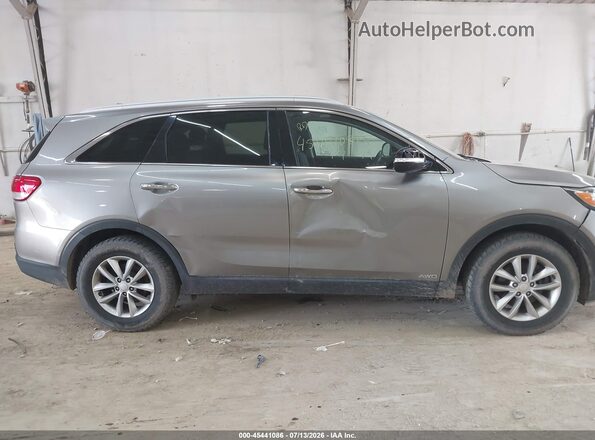5XYPGDA35HG335142 2017 KIA SORENTO Gray Вид задньої частини салону