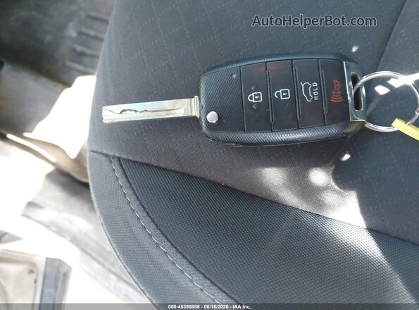 5XYPGDA37HG203340 2017 KIA SORENTO Серый Вид панели приборов