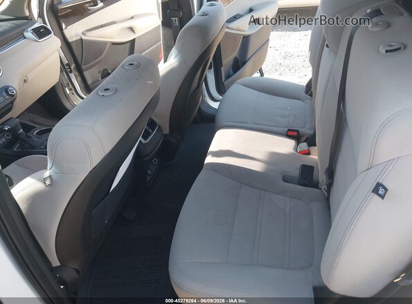 5XYPGDA39KG536128 2019 KIA SORENTO White 
