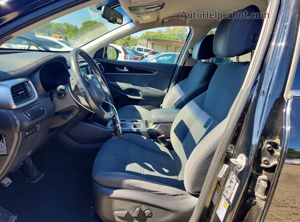 5XYPGDA3XHG289775 2017 KIA SORENTO Черный Вид салона спереди
