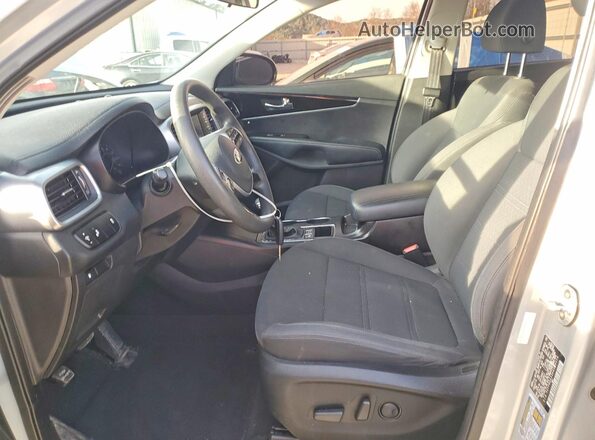 5XYPGDA53KG560314 2019 KIA SORENTO Серебряный Вид салона спереди