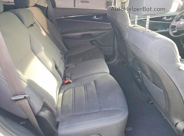 5XYPGDA53KG560314 2019 KIA SORENTO Серебряный Вид задней части салона