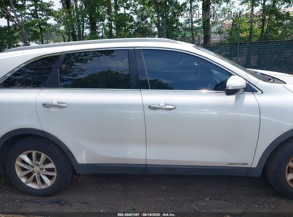 5XYPGDA54GG172001 2016 KIA SORENTO White Rear interior view