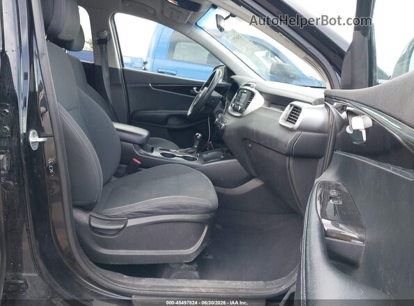 5XYPGDA54HG192637 2017 KIA SORENTO Черный Вид салона спереди