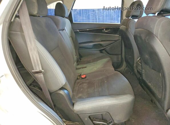 5XYPGDA55GG109022 2016 KIA SORENTO Silver Rear interior view