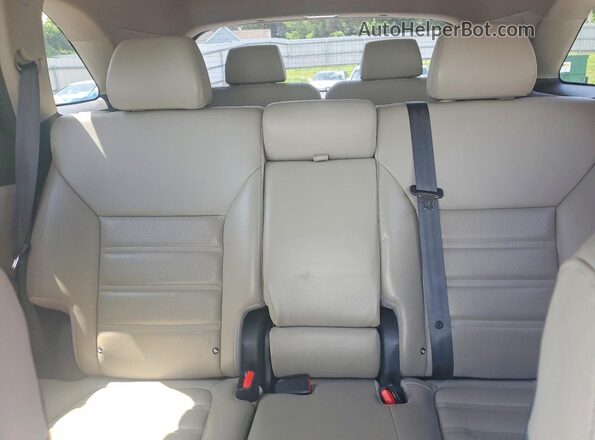 5XYPH4A52JG359063 2018 KIA SORENTO White Rear seats view