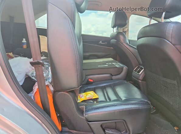 5XYPH4A55GG112290 2016 KIA SORENTO Silver Rear interior view
