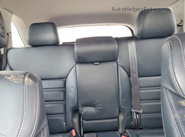 5XYPH4A55JG374012 2018 KIA SORENTO White Rear seats view