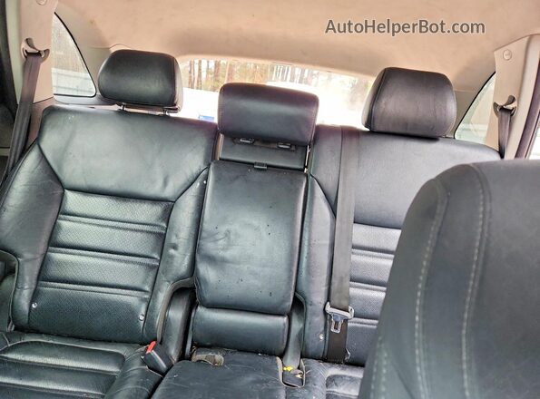 5XYPH4A59GG084462 2016 KIA SORENTO Red Rear seats view