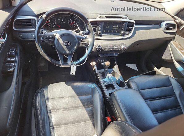 5XYPHDA1XHG190157 2017 KIA SORENTO Red Vista del salpicadero