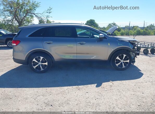 5XYPHDA57HG294804 2017 KIA SORENTO Gold Rear interior view