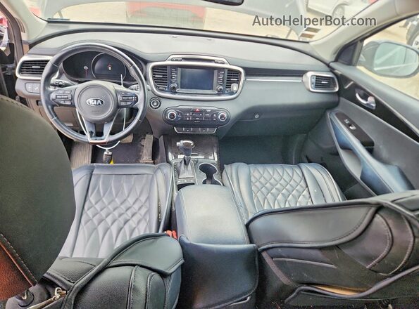 5XYPHDA57JG399963 2018 KIA SORENTO Серый Вид панели приборов
