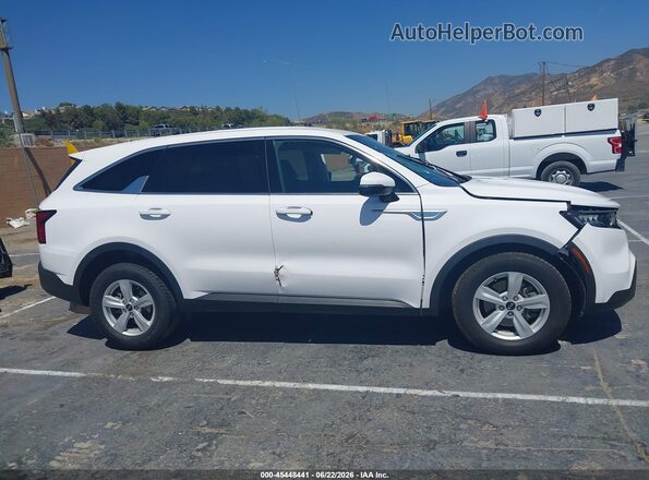5XYRG4LC0MG037470 2021 KIA SORENTO White Widok wnętrza z tyłu