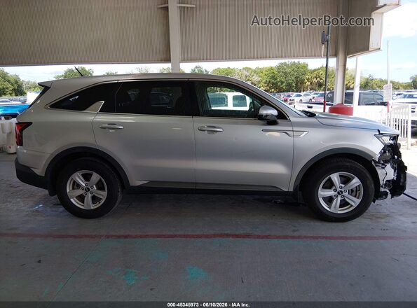 5XYRG4LC0NG110791 2022 KIA SORENTO Silver Սալոնի հետևի տեսք