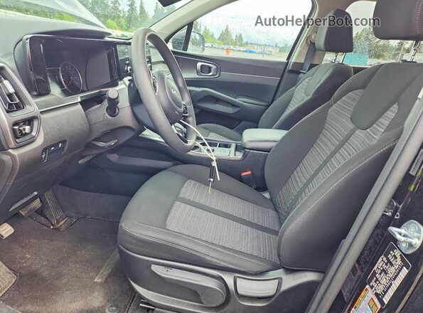 5XYRG4LC4PG201372 2023 KIA SORENTO Черный Вид салона спереди