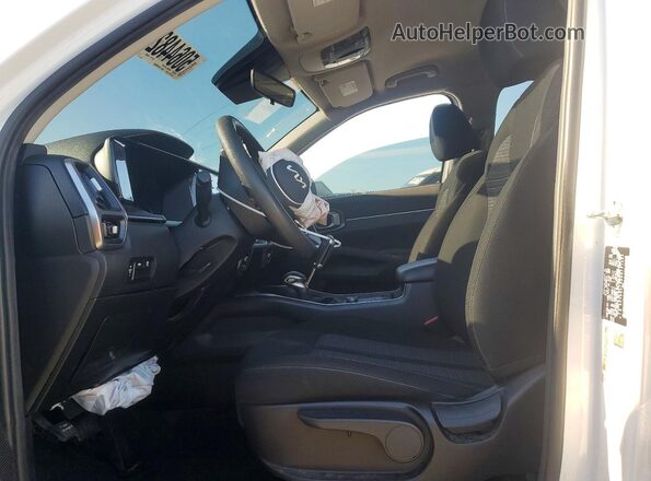 5XYRG4LC8NG131484 2022 KIA SORENTO White Front interior view