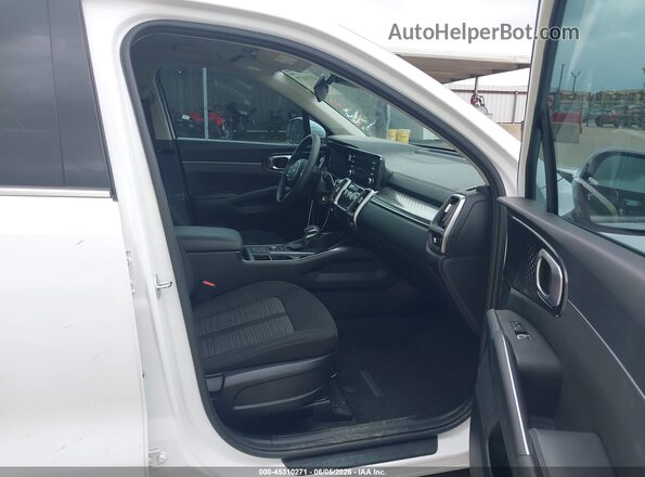 5XYRG4LC8PG248663 2023 KIA SORENTO White Widok wnętrza z przodu