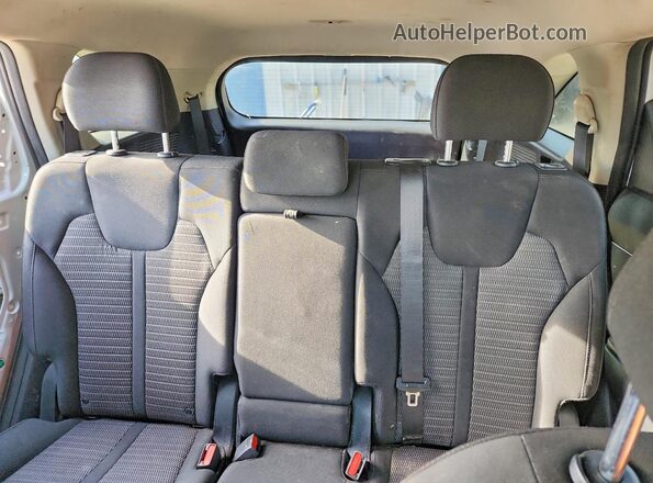 5XYRG4LCXNG082594 2022 KIA SORENTO White Rear seats view