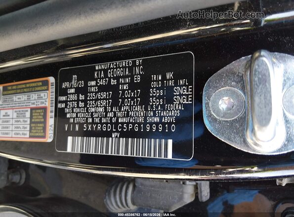 5XYRGDLC5PG199910 2023 KIA SORENTO Black Vista del compartimento del motor