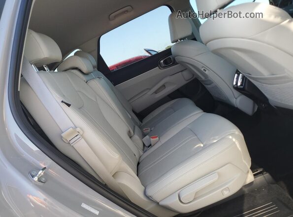 5XYRH4JF4TG440537 2026 KIA SORENTO Silver უკანა სალონის ხედი
