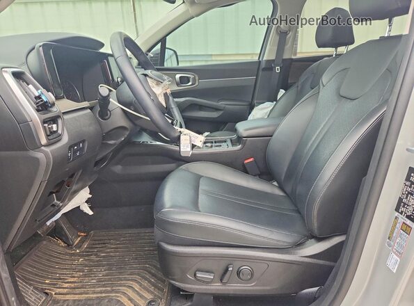 5XYRH4LFXPG228163 2023 KIA SORENTO Gray Widok wnętrza z przodu