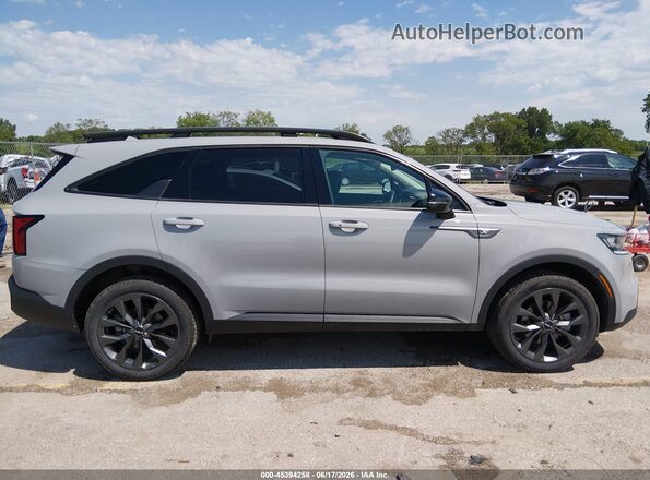 5XYRHDLF0NG152028 2022 KIA SORENTO Gray Rear interior view