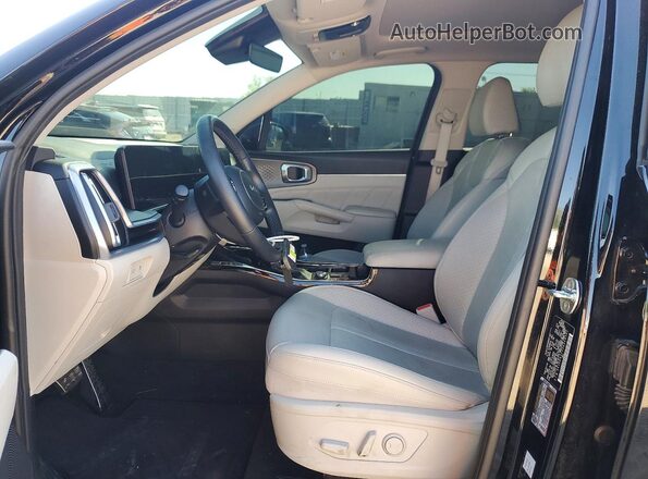 5XYRK4JF5RG260302 2024 KIA SORENTO Black Вид салону спереду