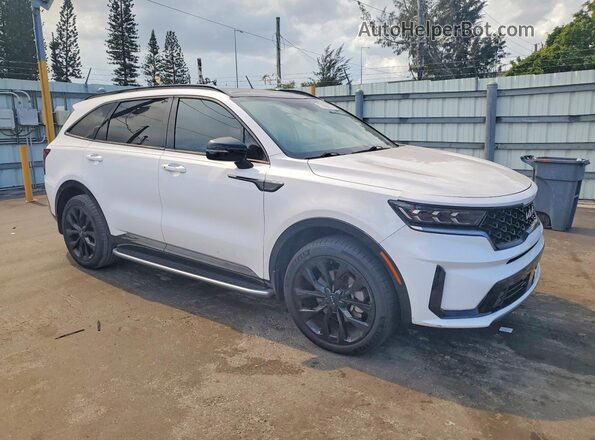 5XYRK4LF5NG143696 2022 KIA SORENTO White 