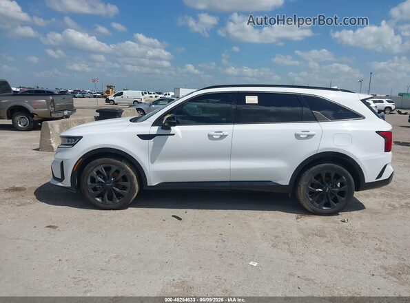 5XYRK4LF9NG117859 2022 KIA SORENTO White 360 interior view