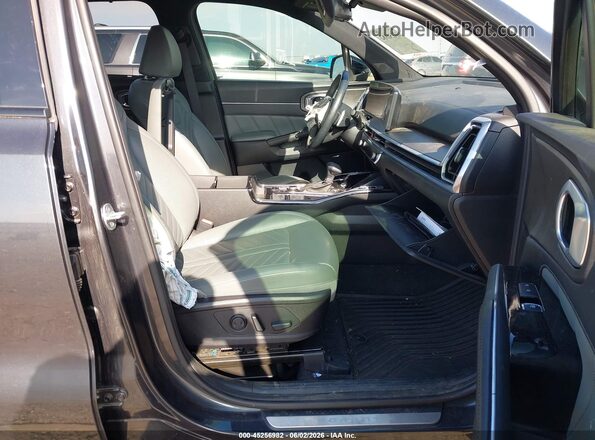 5XYRKDJF8RG261945 2024 KIA SORENTO Серый Вид салона спереди
