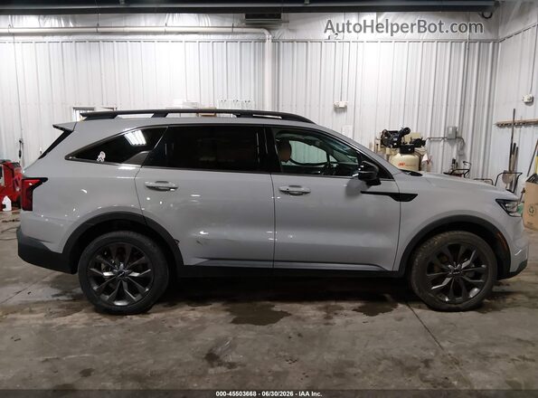 5XYRKDLF0PG191027 2023 KIA SORENTO Gray Vista interior trasera