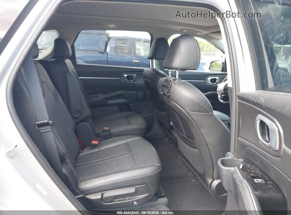 5XYRKDLF2PG196102 2023 KIA SORENTO Gray Widok naklejki z numerem VIN